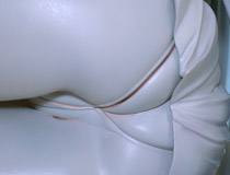 股間部分の布地がほぼ紐。アルファマックス新作美少女フィギュア「アズールレーン インドミダブル ～ケダルイメイドサマ ver.～」監修中原型が展示！